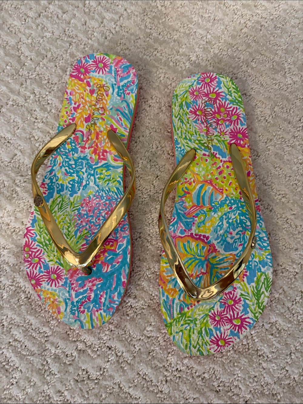 Lilly Pulitzer Colorful Floral Flip Flop Sandals with Gold Straps sz 7/8